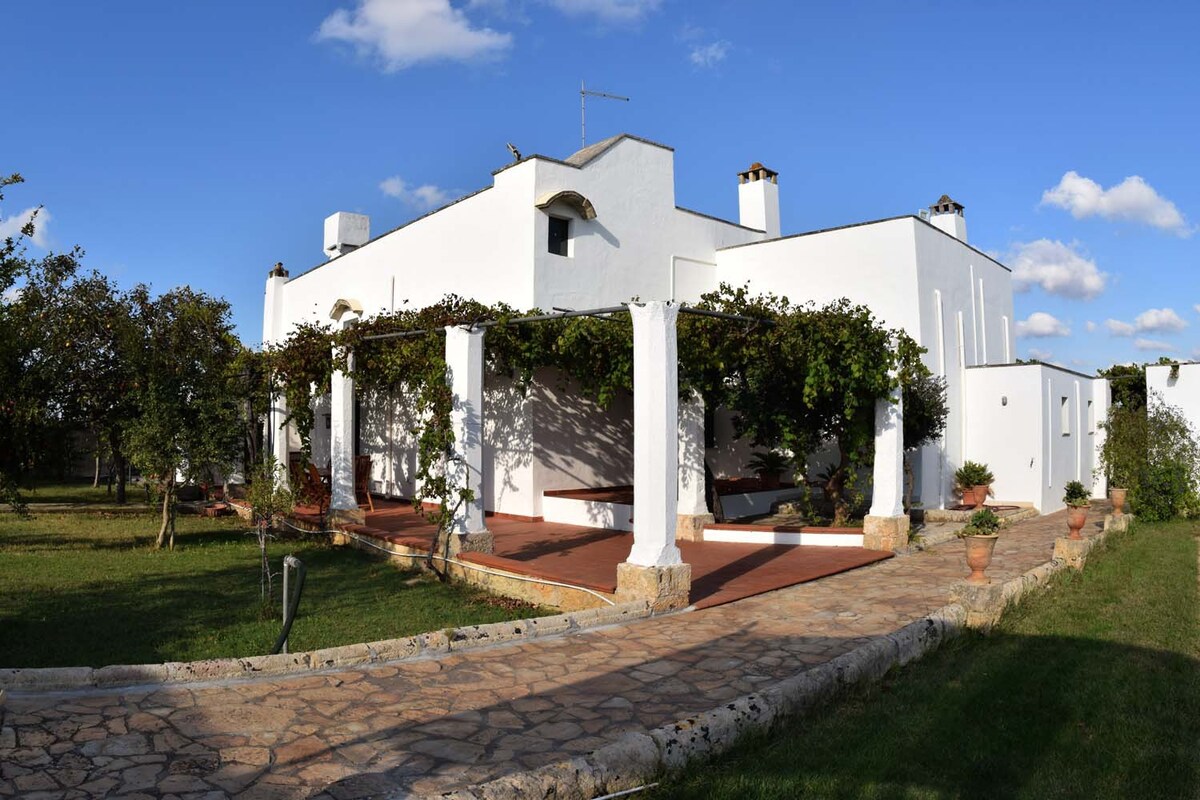贾拉别墅（ Villa la Giara ）