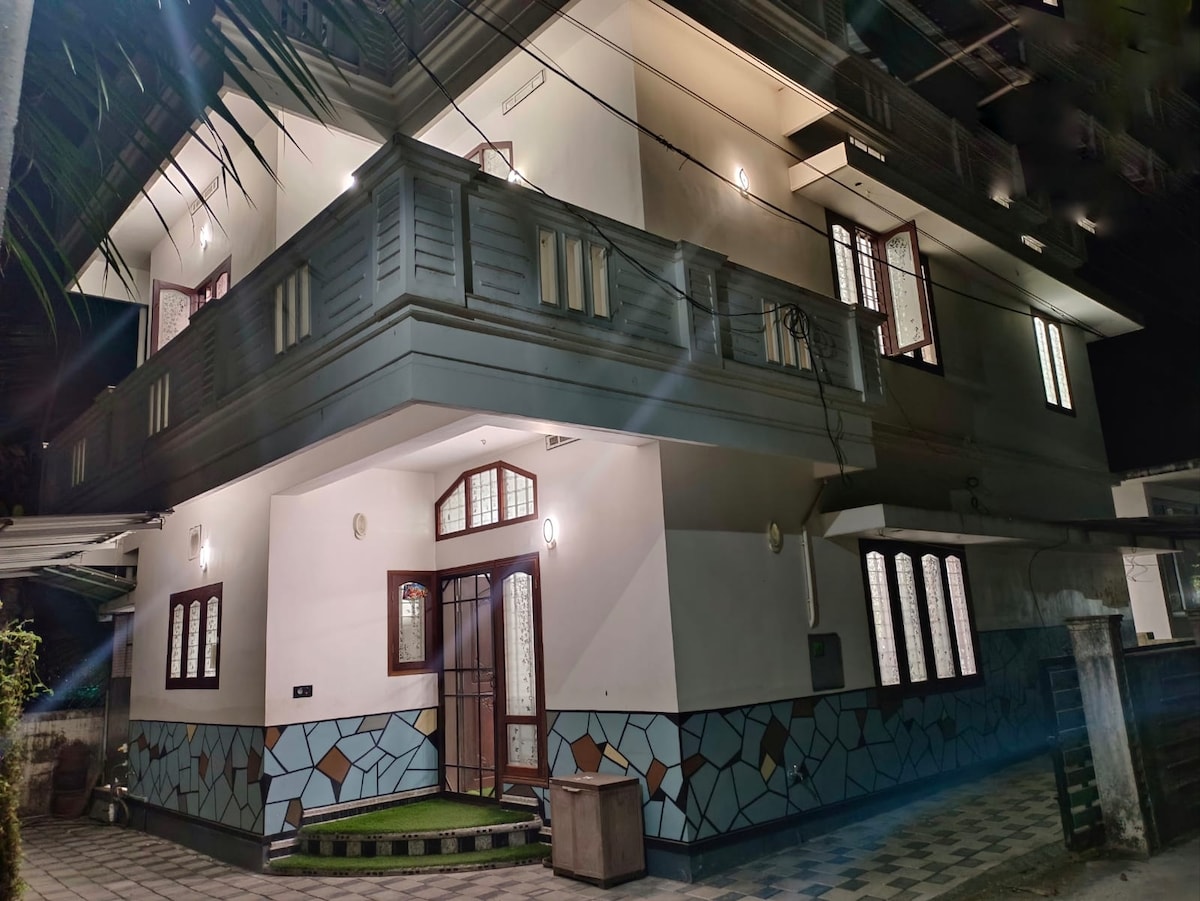 Manavalan AC Homestay Kadamakudy Kochi Ernakulam