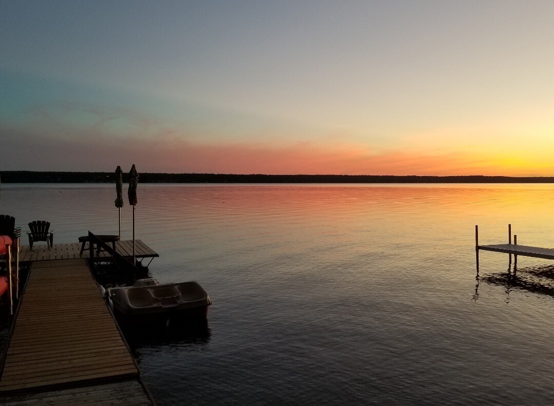 Vacation Home w. River View (1 hr fr Ottawa)