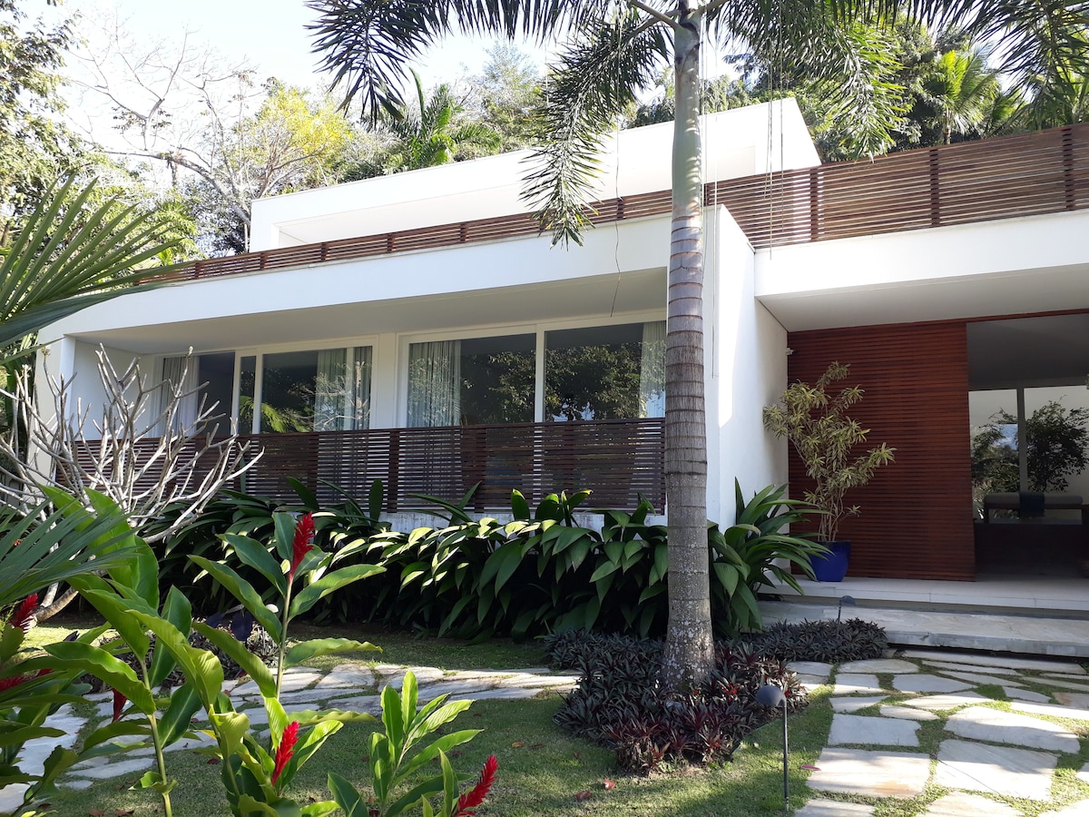 Tropical Contemporary House