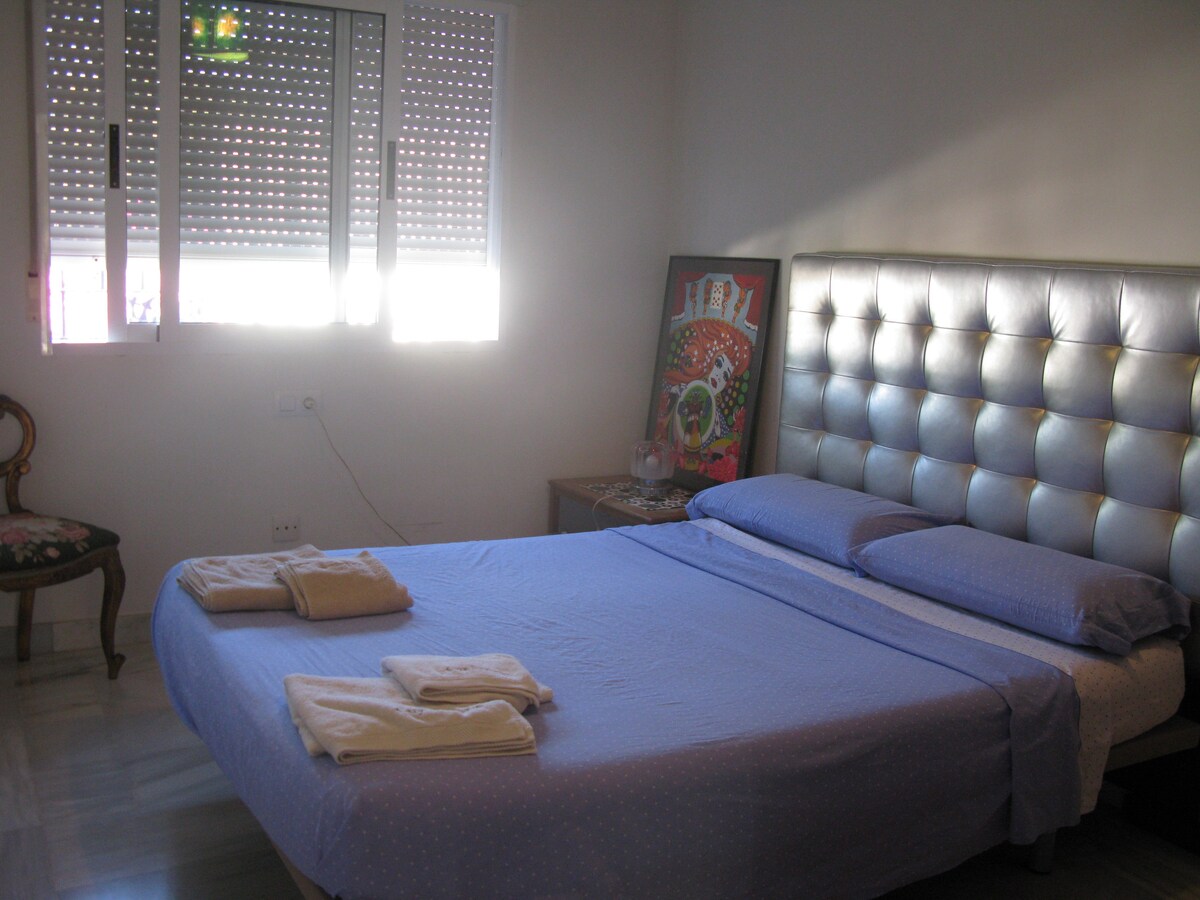 卡波帕洛斯（ CABO PALOS ）的床15厘米床和浴室