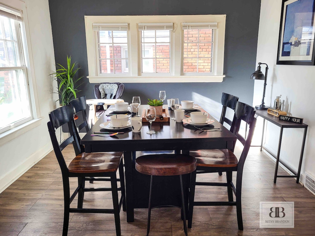 Stylish Townhome|King Bed|10 Min to DTWN CLE