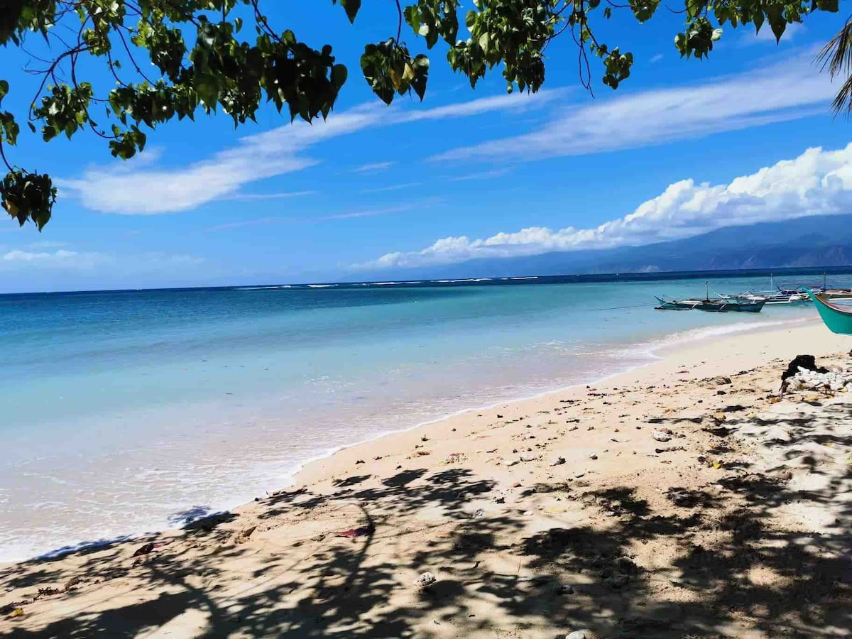 Belty Beach - Beach View, Open Hut in Lawigan Mati