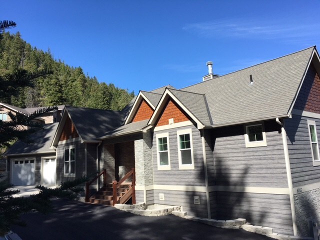 距离Mission Ridge滑雪度假村仅几分钟路程的现代小屋