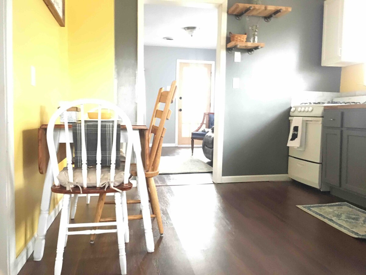 Tiny Bungalow | 2BR near Glenbrook & Coliseum