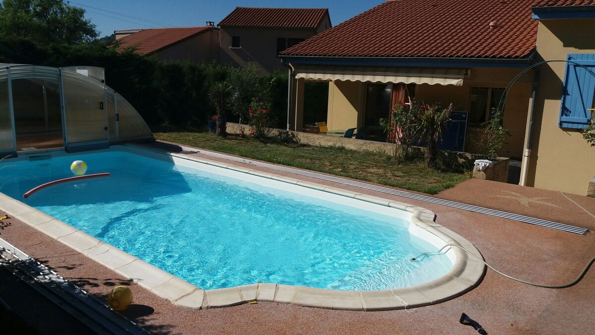 maison calme avec piscine privée et vue  Gergovie