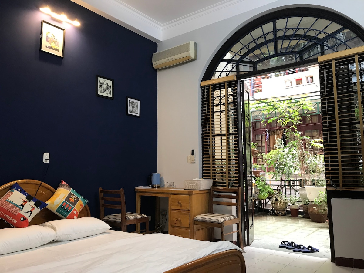卧室，带花园，位于河内市中心