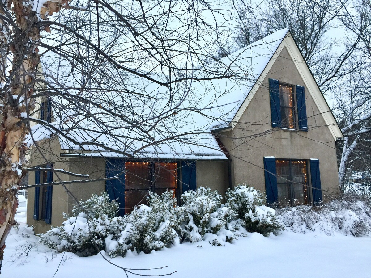 Full Second Floor in “Black Dog Cottage”