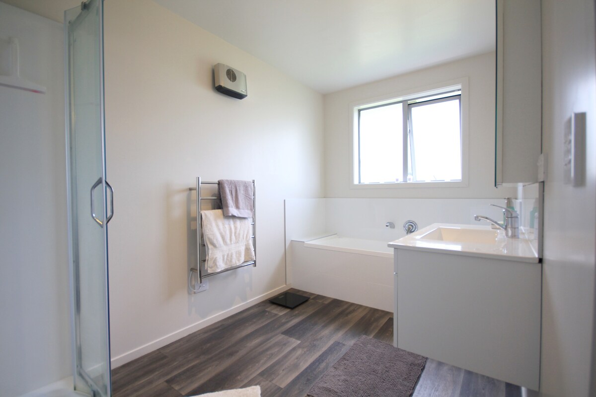 华丽舒适的房间和带浴缸的独立卫生间！
