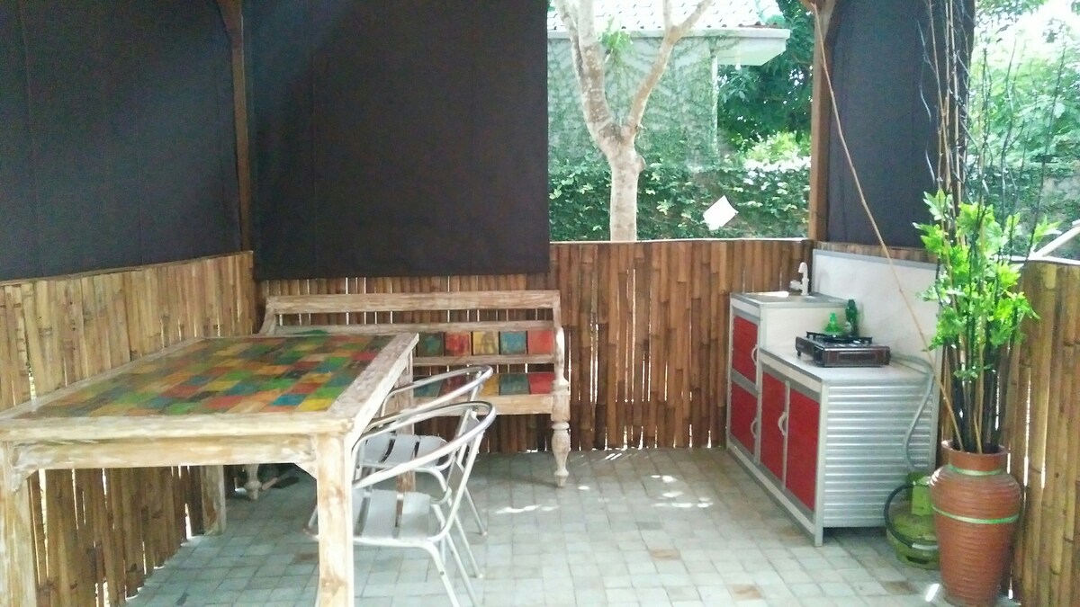 Jingga Homestay Balangan 1卧室，距离海滩5分钟