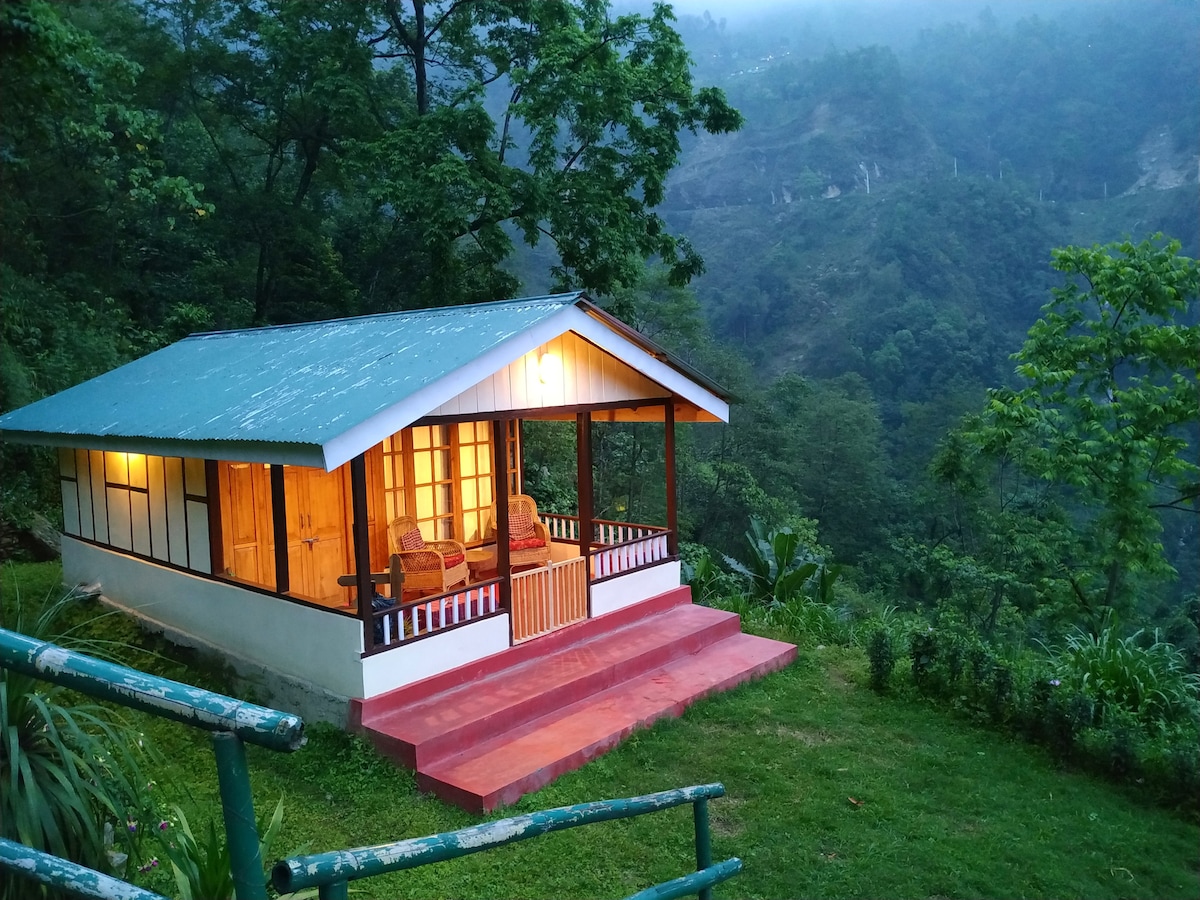 质朴核桃小屋-瀑布和山景