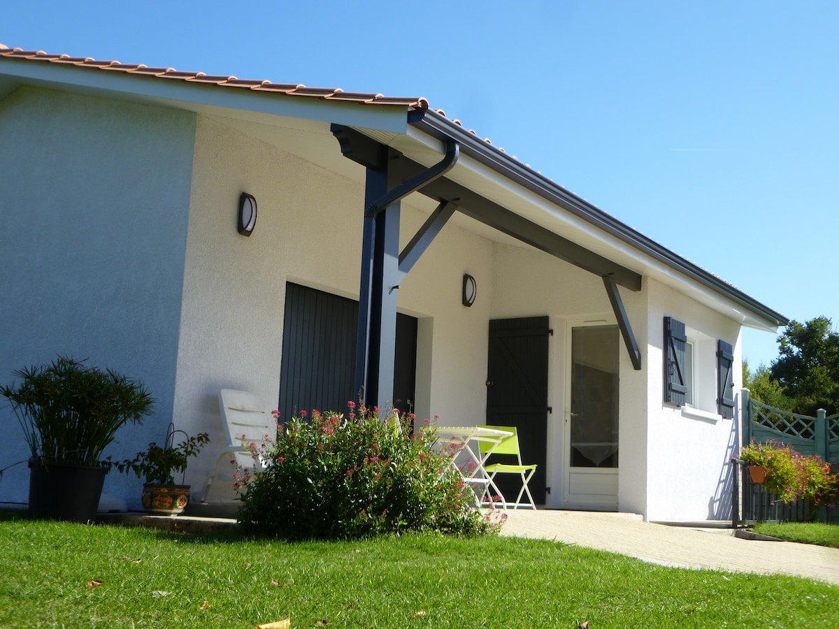 Coquet studio en Médoc, Jacuzzi SPA, climatisation