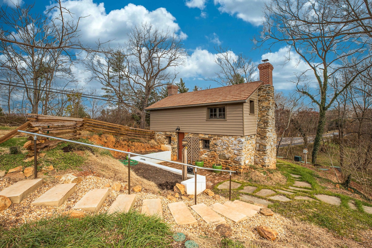 Cottage on Pantherskin Creek - Upperville