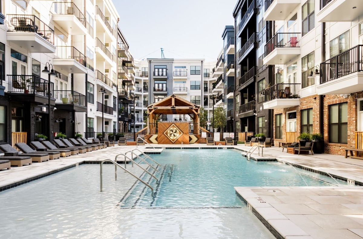 ⬥ Stay Trendy Nash:Steps To Broadway- 3 BR  & Pool
