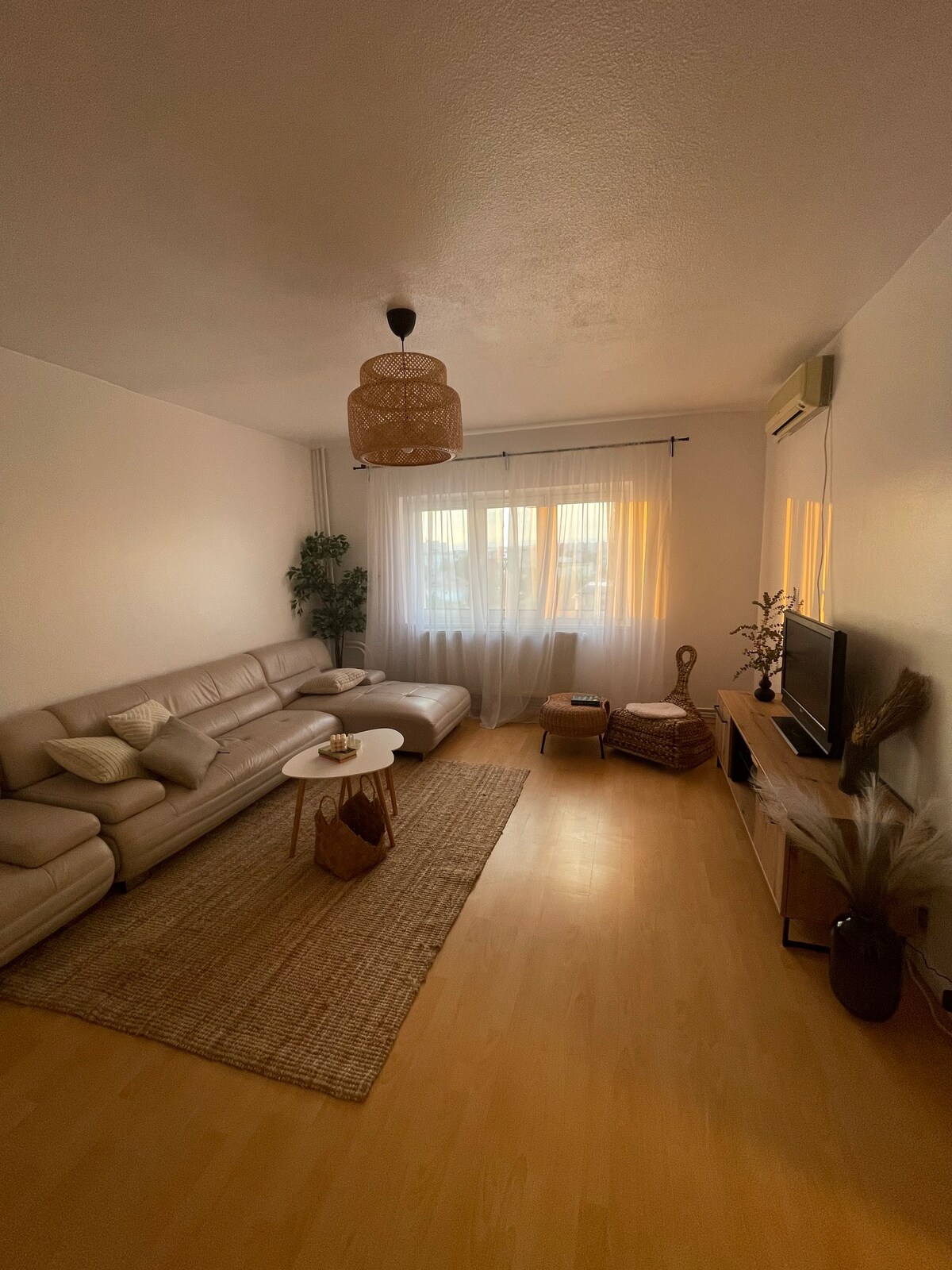 Spacious Central Apartment