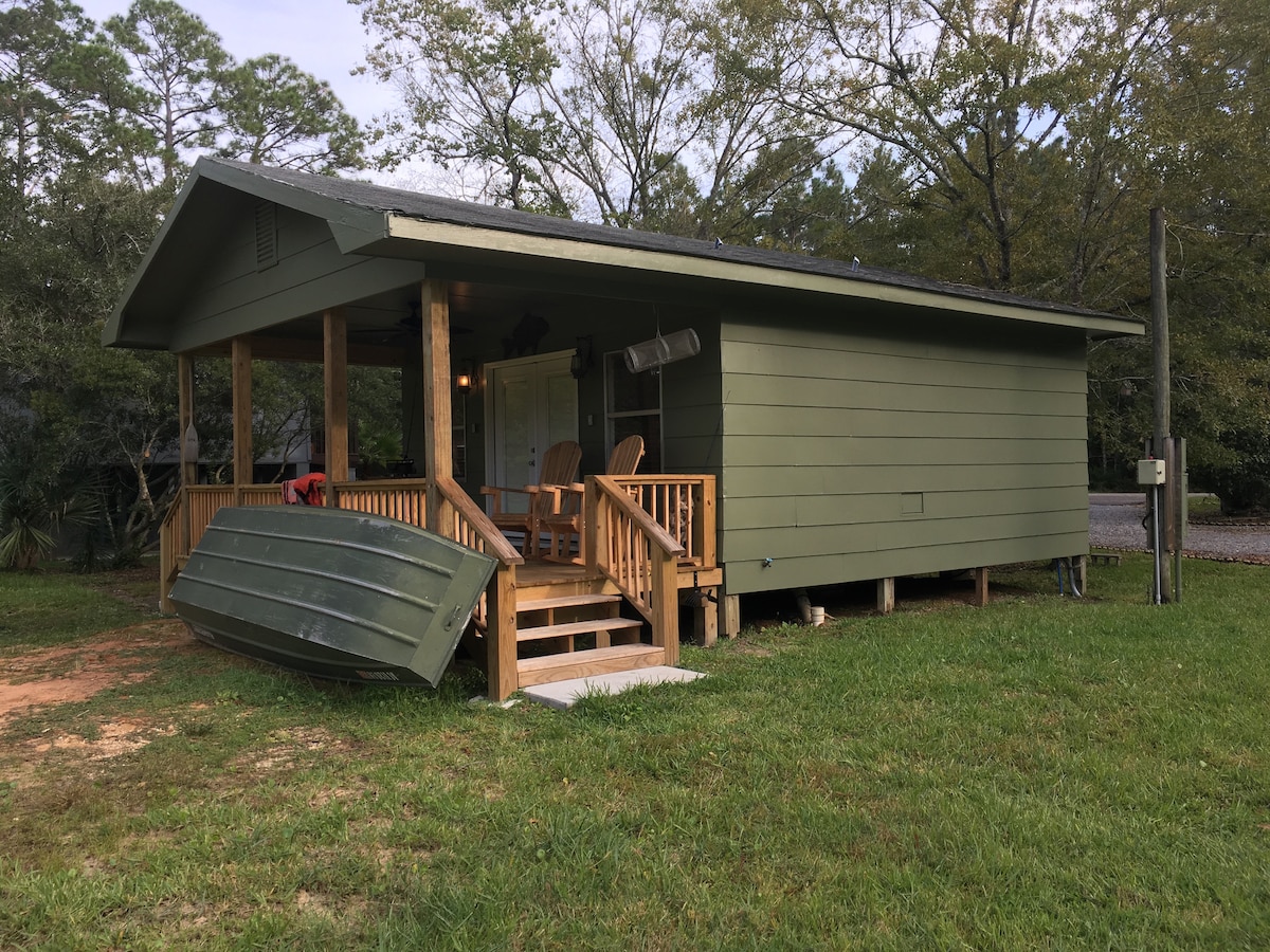 A Bayou Fish Camp for Two （对不起，禁止携带宠物）