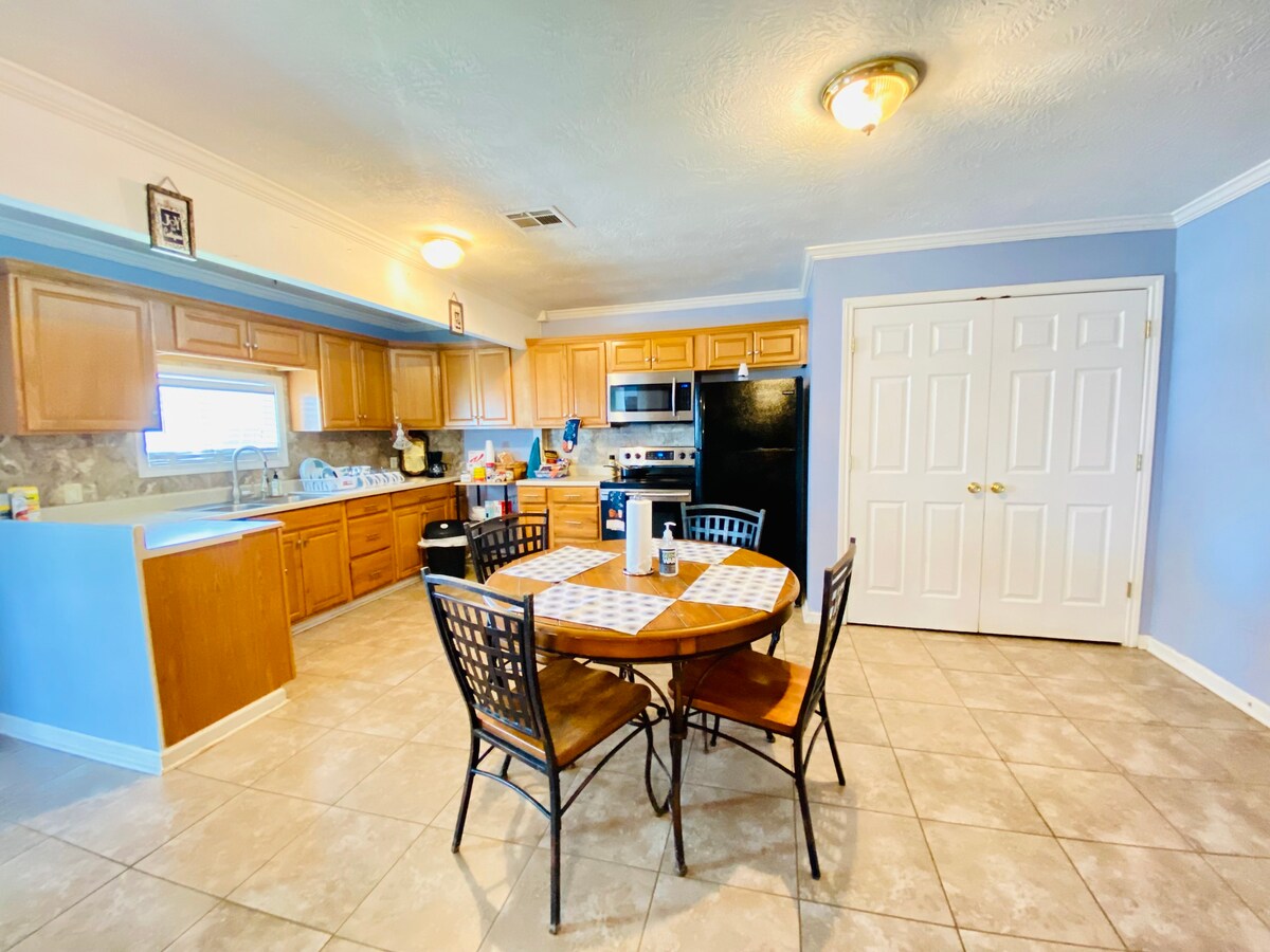 Cheerful 4 bed & Close To I-10 , Casinos & S.Park