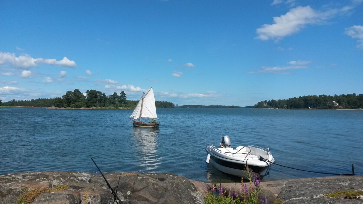 Karelia boating trip with a tent