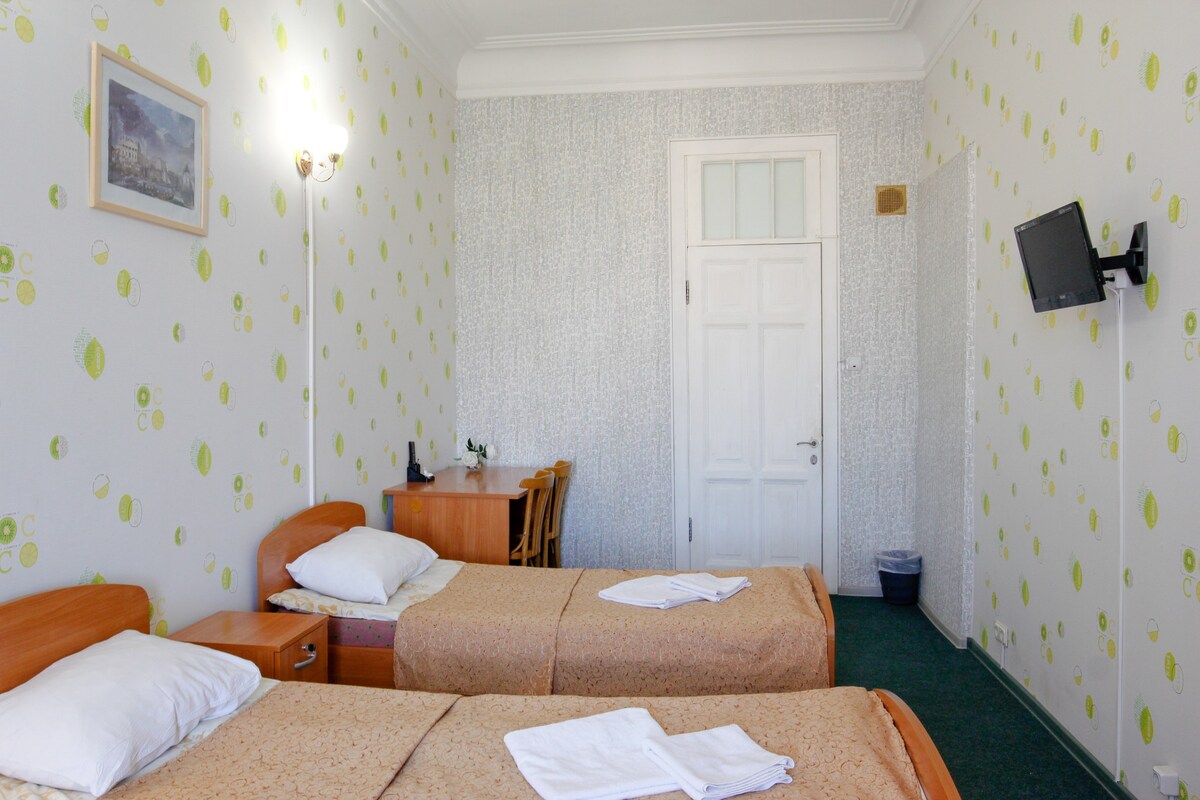 Petrogradskaya街上的舒适客房，可供2位房客入住