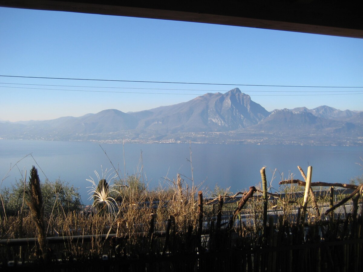 Rooms in a new house. Great view on Garda Lake