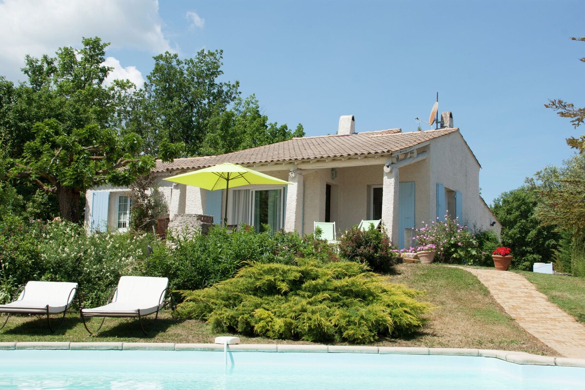 Rustic villa with pool in Cereste, France