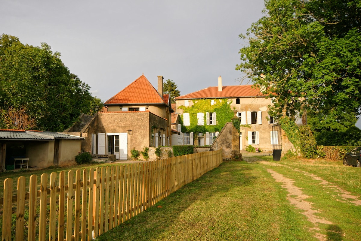 Metz. Country Home, Outbuilding Castle