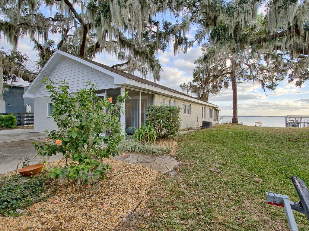 Cozy Lake Weir Retreat