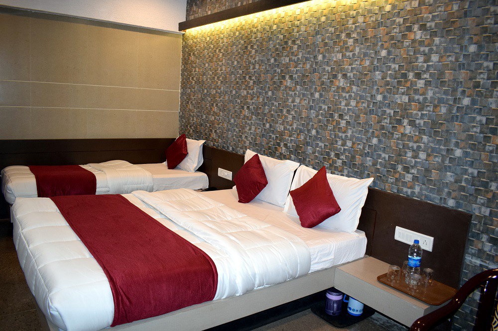 3 Bed AC Room at Saputara