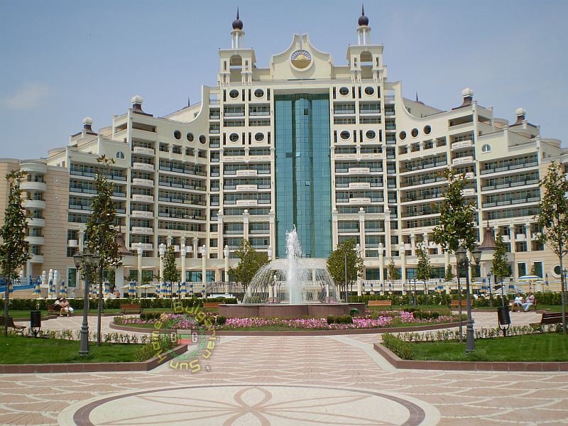 Hotel Palace 5 * ，可欣赏海景