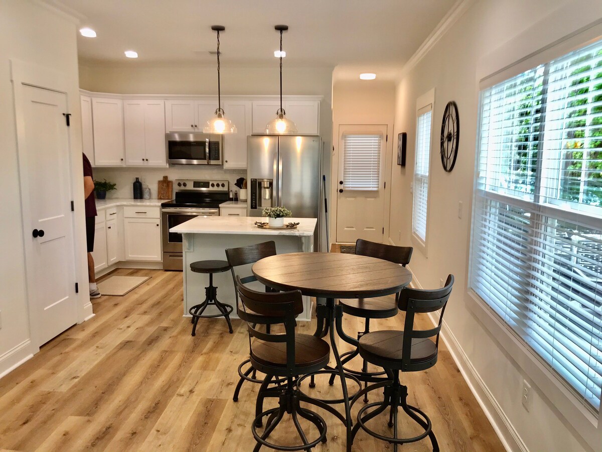 Cozy New Townhome Steps from Downtown Greenville