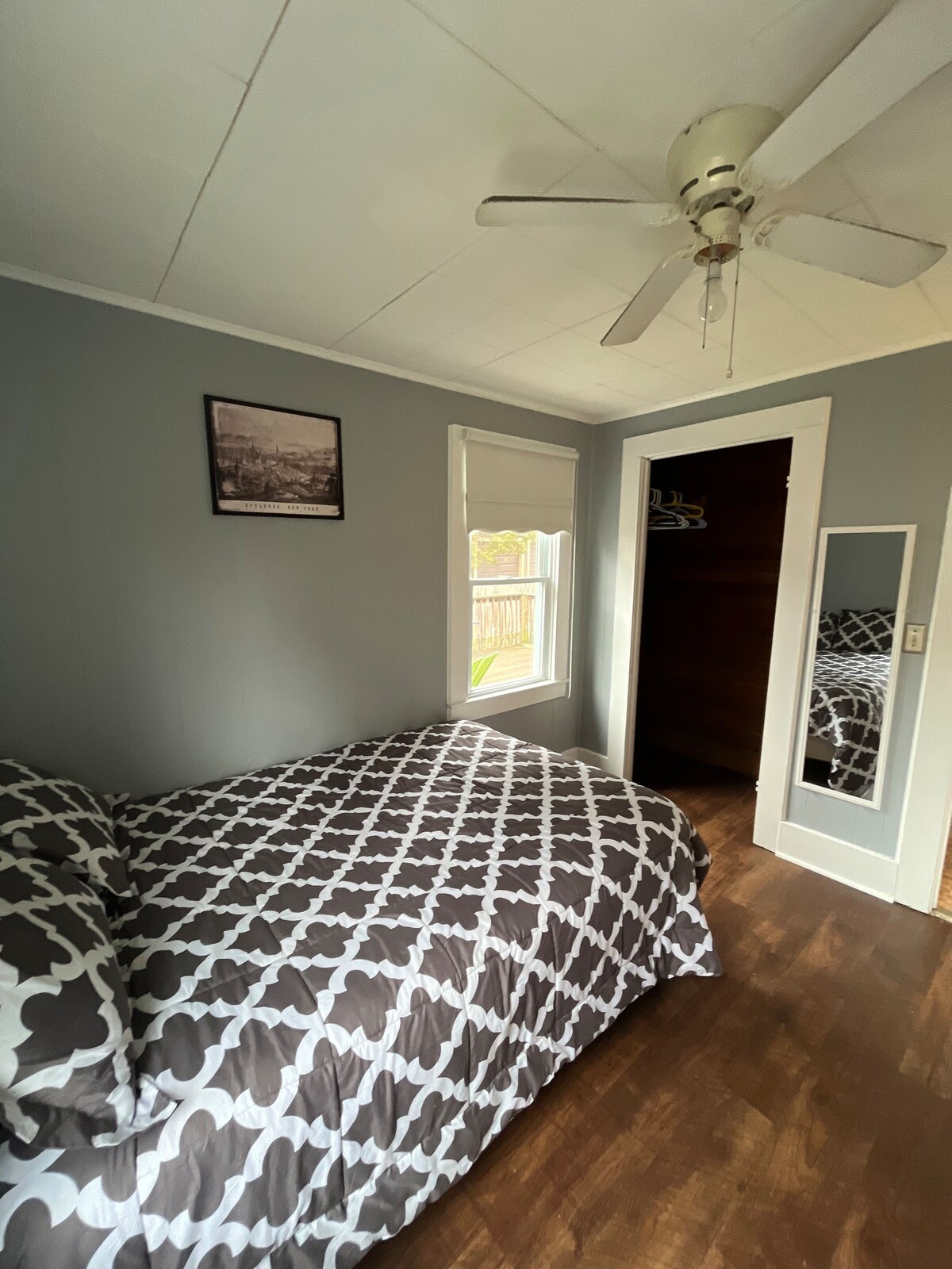 Another Simple bedroom in Syracuse University area