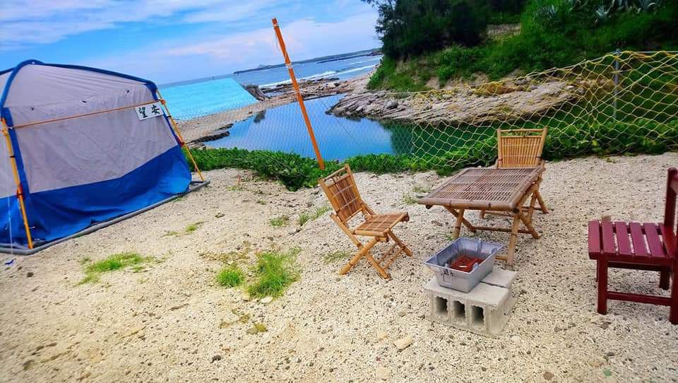 海邊的露營區，帳篷三面紗窗，海風吹拂，涼，代客訂交通，旅遊行程 ，接送服務，語言不通的客人接待有困難