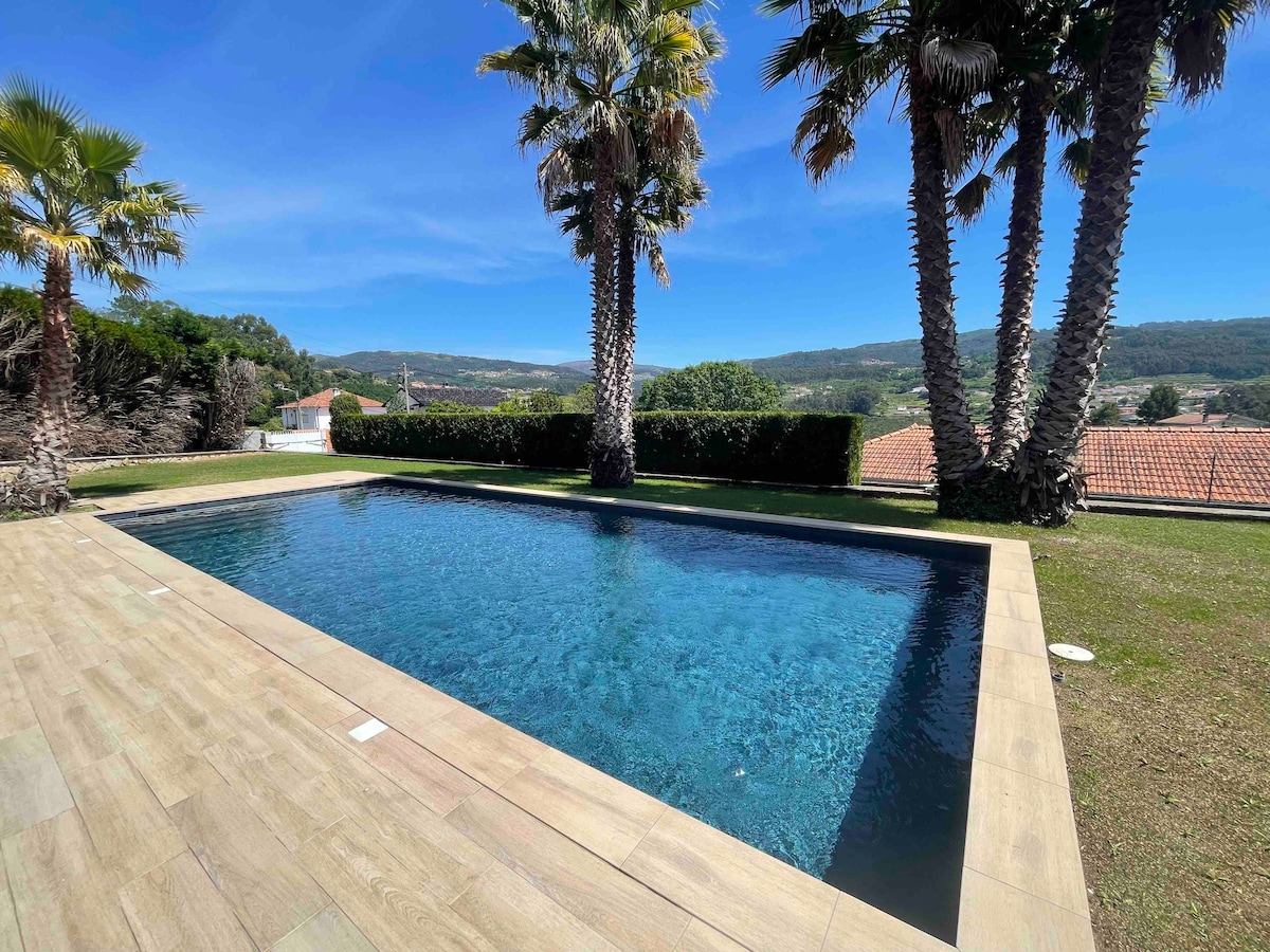 Maison chaleureuse avec piscine et spa