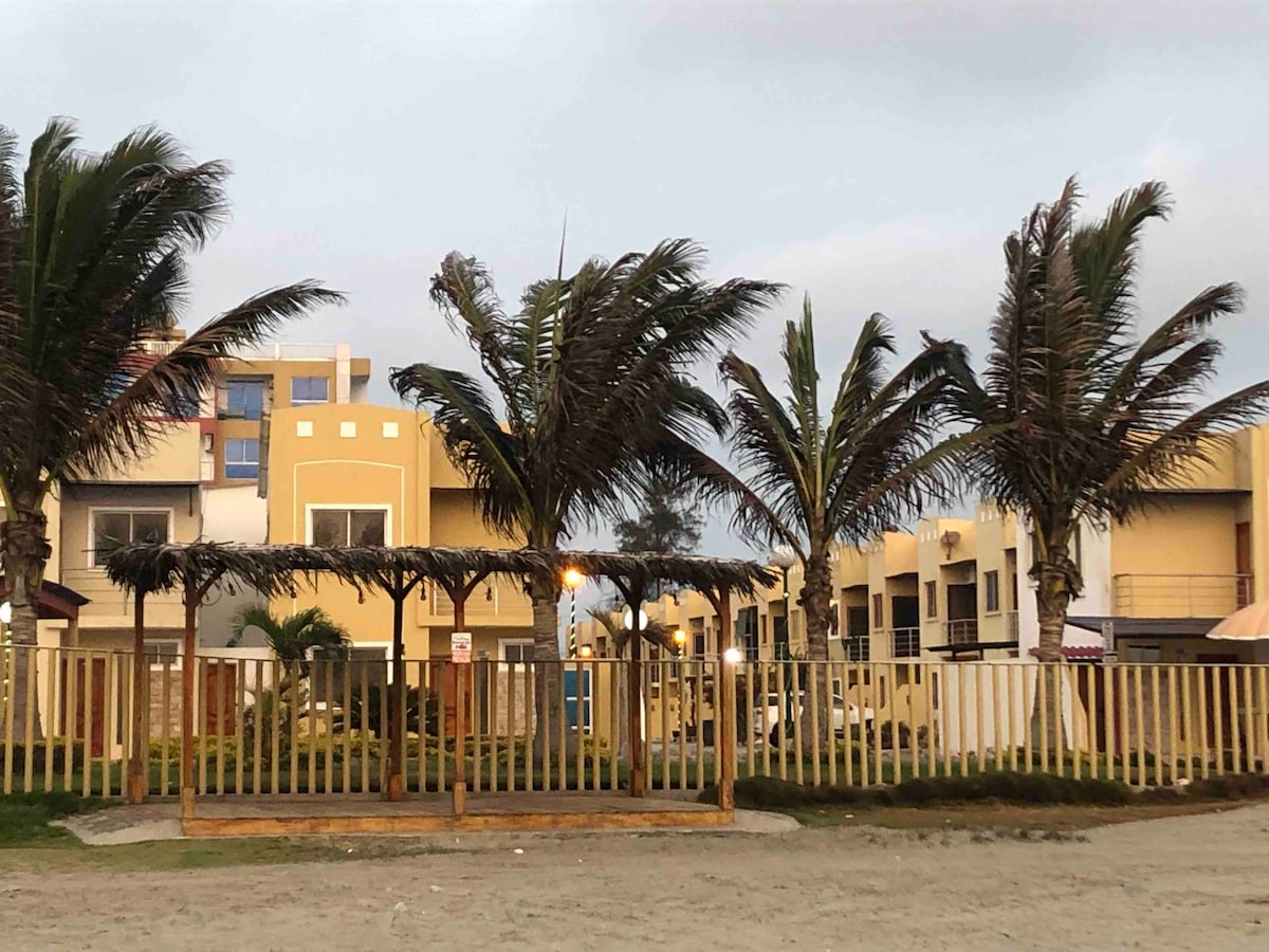 Villa en ciudadela frente al mar km3 via data