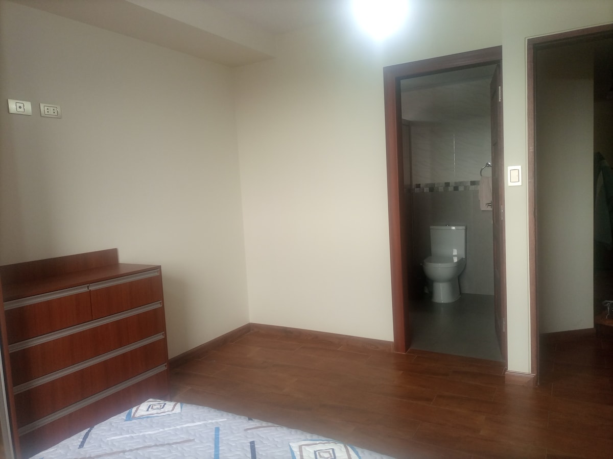 Dormitorio en un departamento