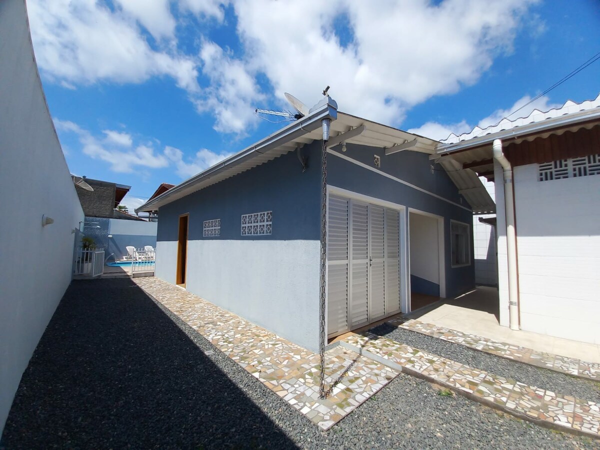 Casa com Piscina - Próxima ao Parque Beto Carrero.