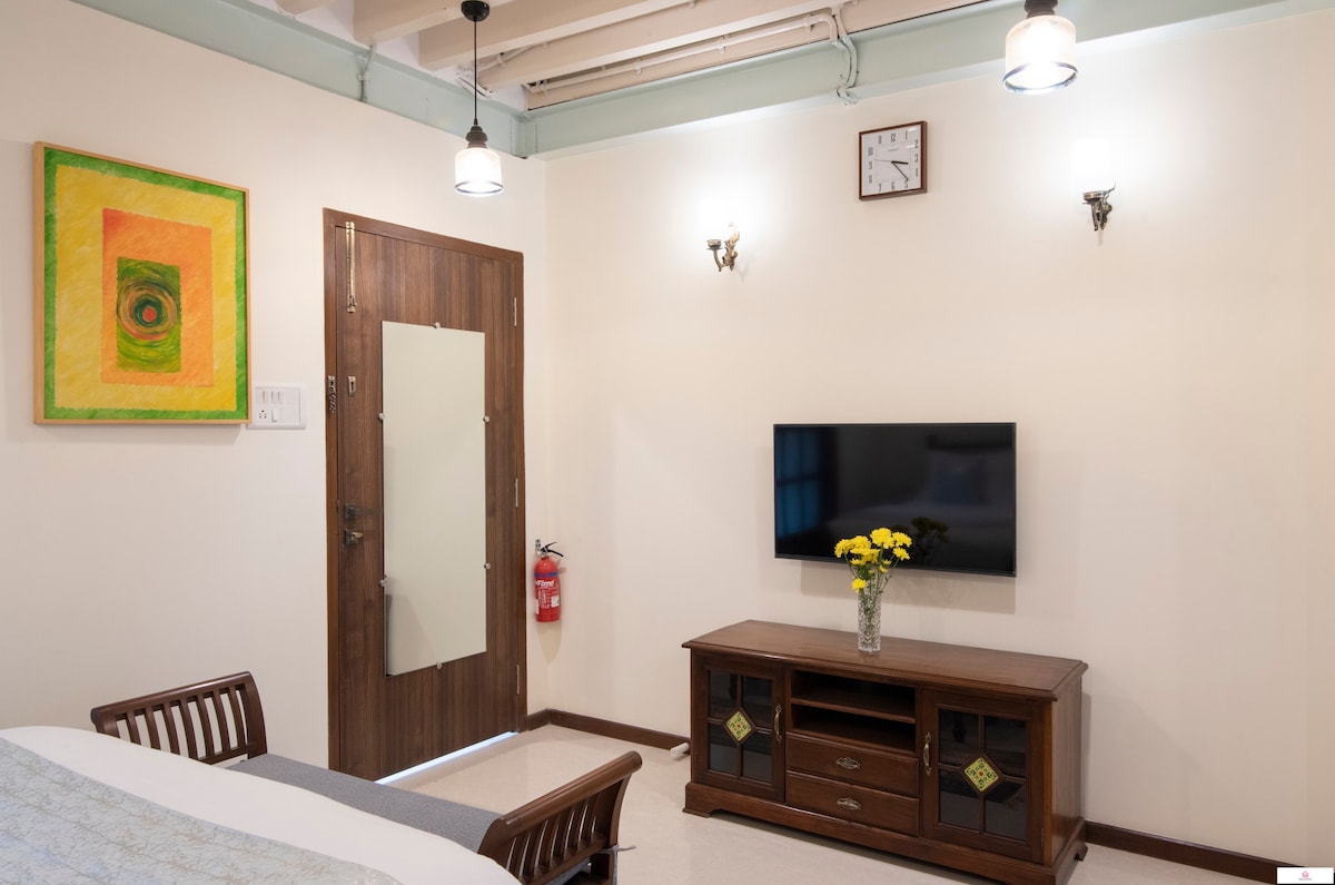 科拉巴（ Colaba ）宽敞且地理位置优越的单间公寓！