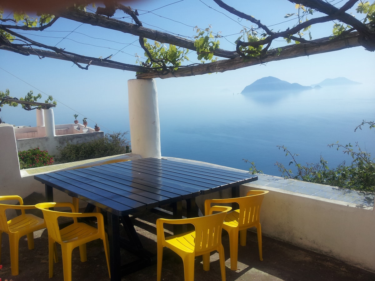 La casa con il terrazzo giallo