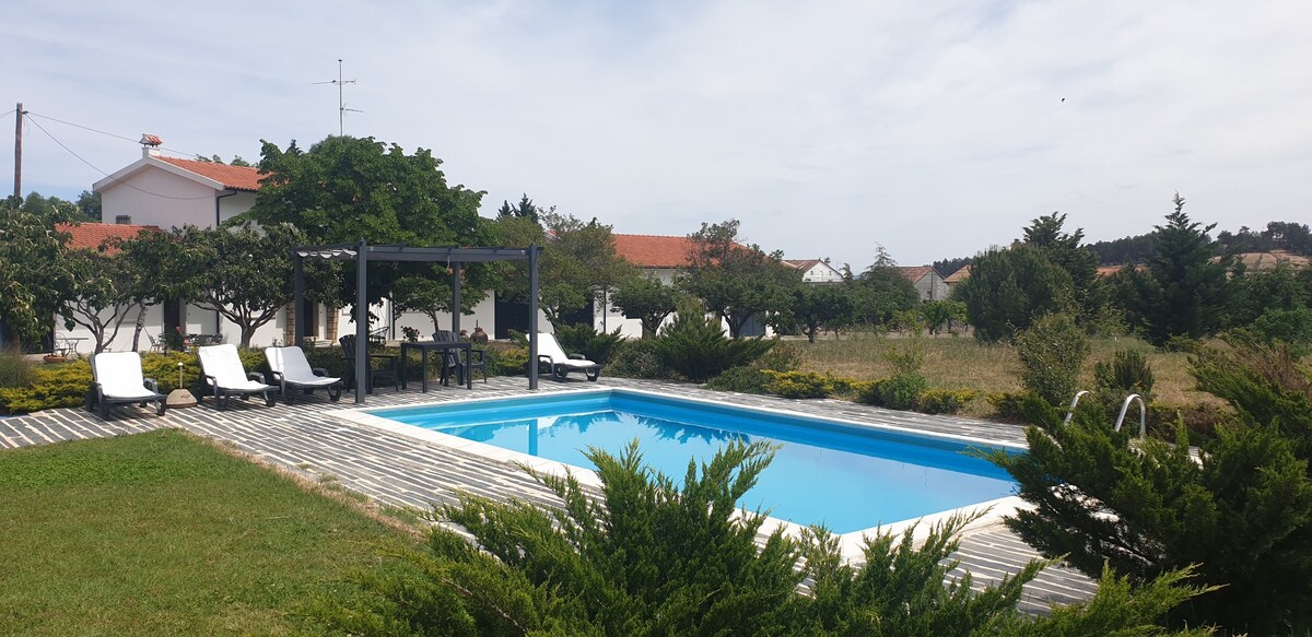 房源可容纳4人+私人泳池Douro Coriscada