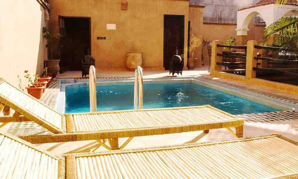 传统Riad Benyara酒店，带屋顶泳池