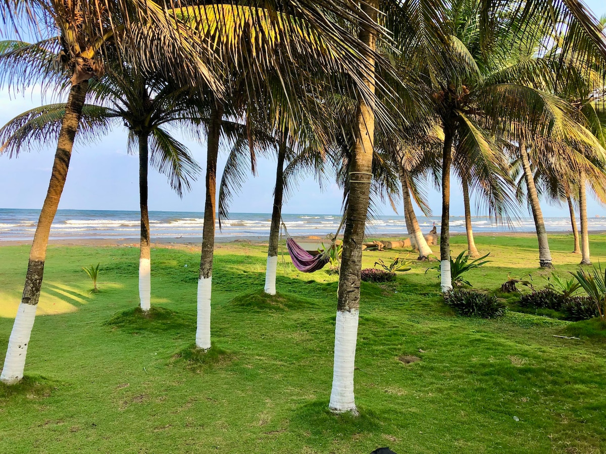 Casa frente a la playa con Wifi en Tucacas