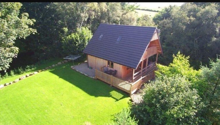 Deveron Lodge Secluded cosy cabin by the river