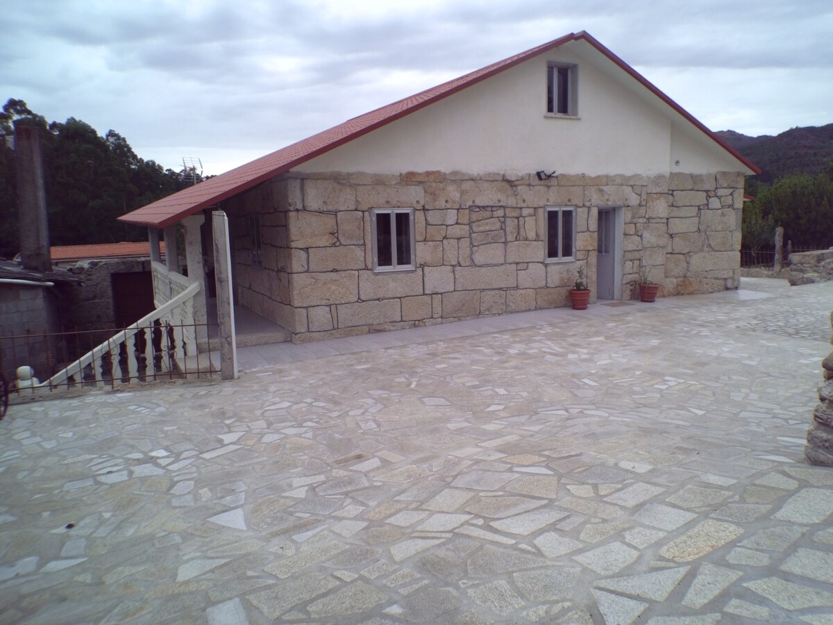 CASA FAMILIAR DEL RURAL EN PONTECALDELAS