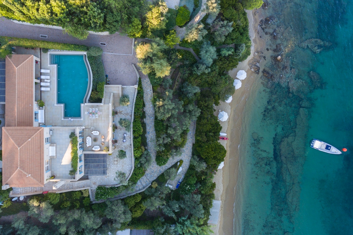 戈尔迪5卧海滨别墅（ Goldie 5 Bedroom Beachfront Villa Skiathos ）