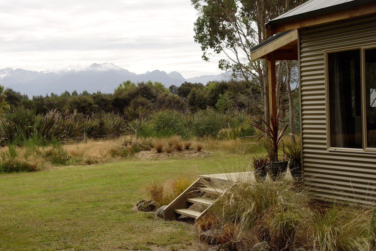 Misty Mountain Cabin Manapouri -舒适的自然景观