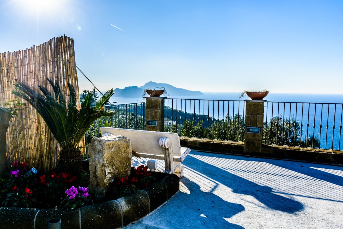 卡普里别墅（ Villa Capri ）美景。
令人惊叹的日落