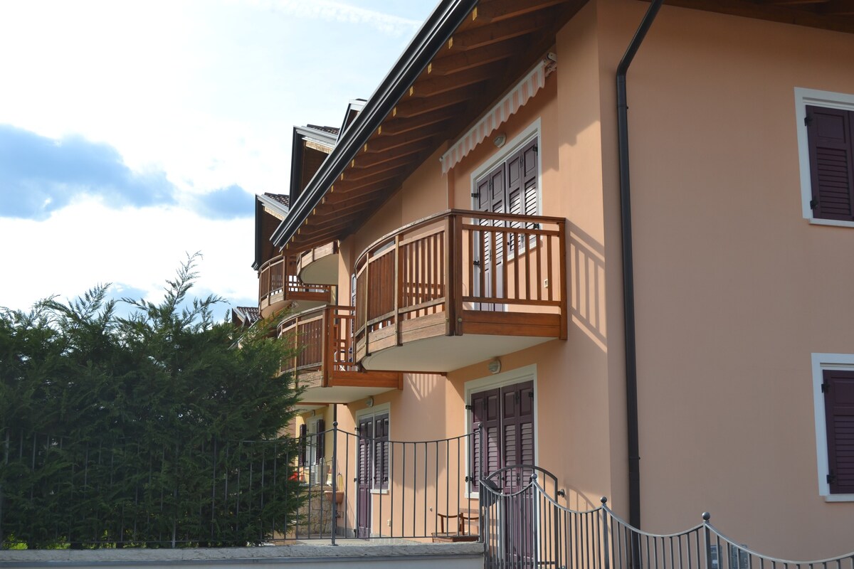 可欣赏Brenta Dolomiti景观的两层公寓。