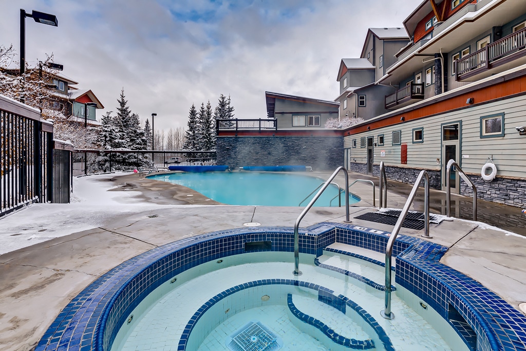 Spacious Getaway near Banff w/ Heated Pool!