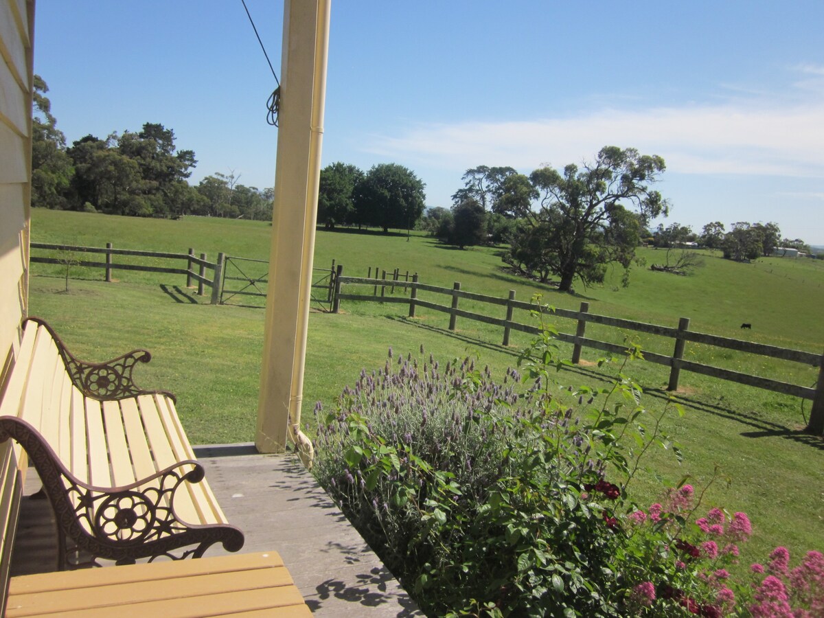 Country Gables Cottage - Farm Stay