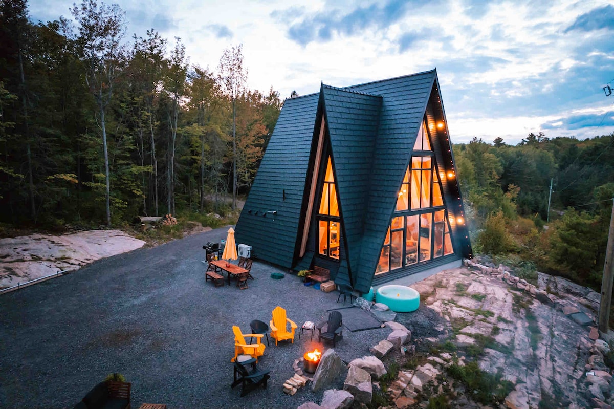 Timber A-Frame Cabin on French River *W/C friendly